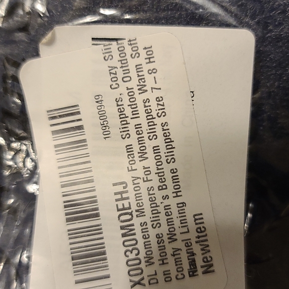 Women's lined Slippers. Moccasin. Memory foam. Size 7-8. Navy/tan. Rubber sole. - Picture 2 of 5